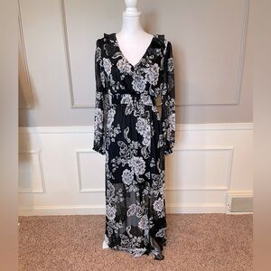 Guess NWT 8 maxi dress sheer floral v neck ruffle bold black white layered